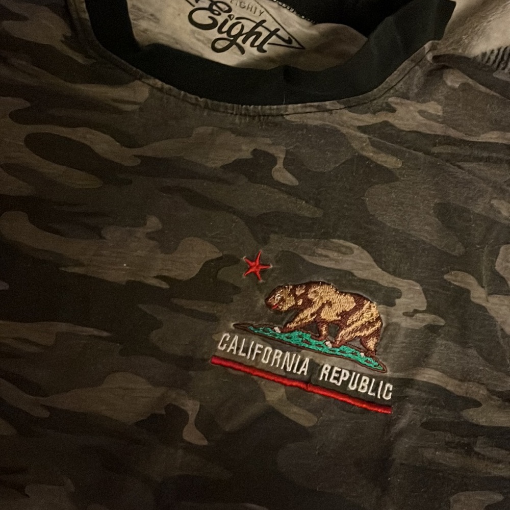 Grey camo California tshirt men’s M
